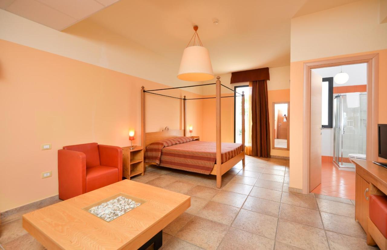 Il Tabacchificio Hotel Гальяно-дель-Капо Экстерьер фото